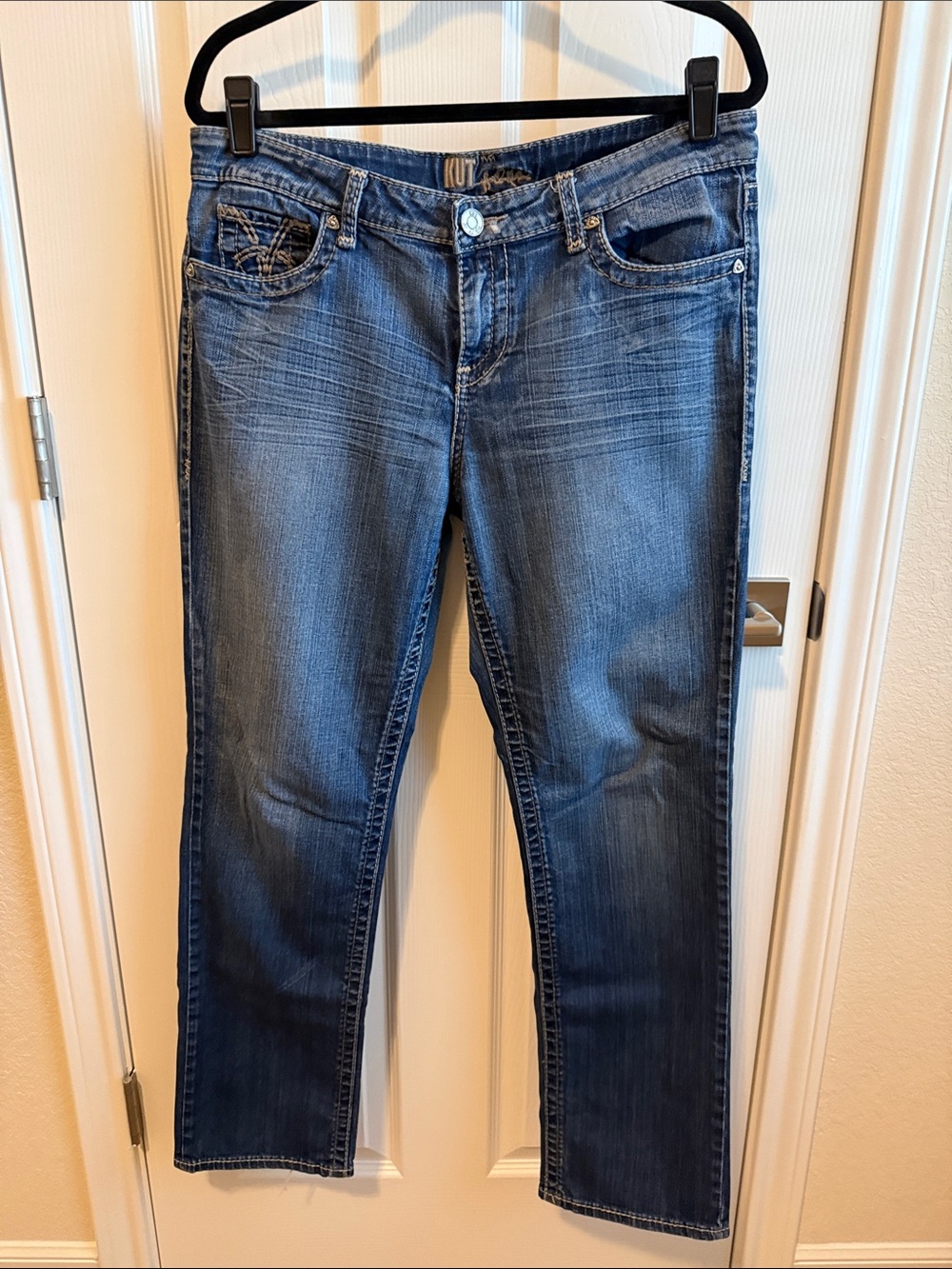 Kut from the Kloth Women's Straight Leg Jeans in Medium Blue